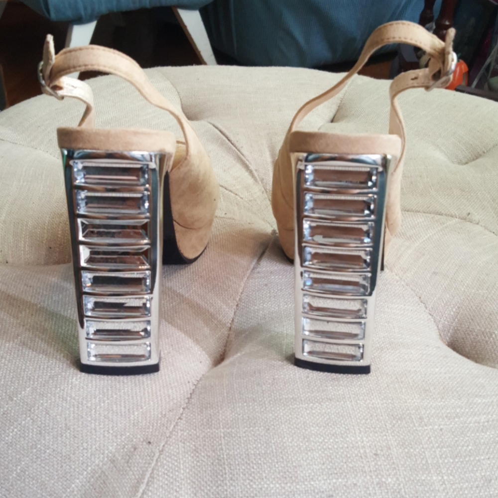 Shoes - Picture 2 of 5